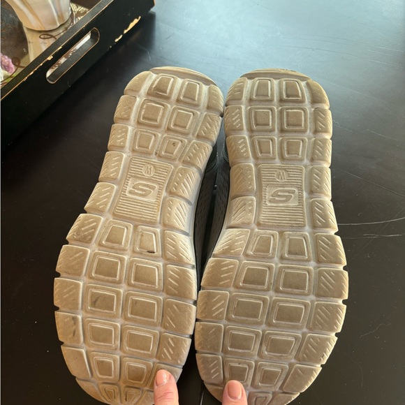 Men’s Skechers walking sneakers. I’m very good condition - Picture 3 of 4